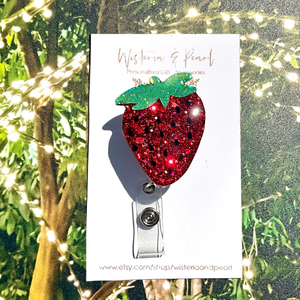 Portabadge a Forma di Fragola con Glitter, Portabadge per Dietologo a Tema Frutta, Portabadge per Infermiera a Forma di Fragola, Porta ID per Infermiera, Regalo per Infermiera - Product Image 1
