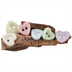 Kancing Keramik Bentuk Hati Kartun Ukuran Kecil untuk Anak-Anak, 2 Lubang, dengan Manik-Manik, Dapat Dicuci dan Dipoles - Product Image 5