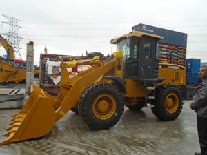 Potente Pala Gommata da 3 Tonnellate, Marca Top LW300FN, Motore da 92kW, Benna da 1,8m³ per Lavori Pesanti in Cave e Miniere - Product Image 3