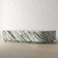 Table basse en travertin grand format, diagonale, dégradé vert émeraude, moderne et élégante, pour salon, par Kumusi Furniture