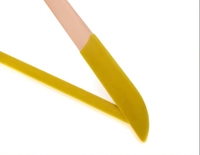 Cintres à vêtements en bois colorés de luxe personnalisés avec épaule floquée et barre ronde en velours antidérapante