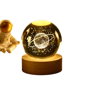 Lampada Notturna con Sfera di Cristallo Incisa al Laser 3D, Motivo <span class=keywords><strong>Universo</strong></span>, 6CM, con Luce LED, Base in Legno, Alimentazione USB - Product Image 3