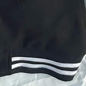 Veste Letterman Varsity à Manches Longues pour Homme, Col Montant, Logo Avant en Toile Rayée Noir Gris-Polyester 300 GSM - Product Image 4