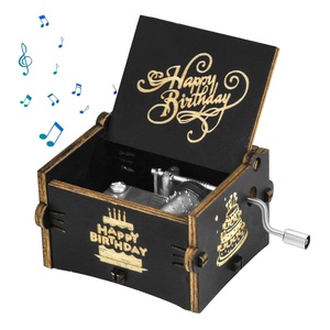 Ever Bright Custom 18-Note Happy Birthday Anime Music Box Toy Nueva llegada <span class=keywords><strong>Caja</strong></span> <span class=keywords><strong>de</strong></span> película con manivela <span class=keywords><strong>de</strong></span> madera para regalos <span class=keywords><strong>de</strong></span> cumpleaños - Product Image 1