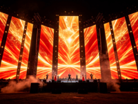 Boîtier étanche IP65  Écran LED de location HD couleur pleine pour événements et concerts, avec armoire en aluminium à démontage rapide