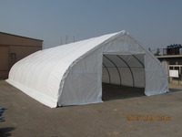 Auvent de carport en métal avec bois traité sous pression pour le stockage d'équipements agricoles et tente extérieure