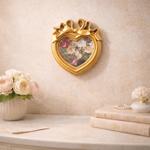 <span class=keywords><strong>Cornice</strong></span> Fotografica in Poliresina <span class=keywords><strong>Dorata</strong></span> Stile Barocco Personalizzata, Decorazione da Tavolo o Parete con Intagli Floreali Ornamentali, Logo Personalizzato OEM, Regalo di Lusso per Matrimoni e Casa - Product Image 2