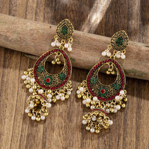 Boucles d'oreilles pendantes classiques vintage couleur or, boucles d'oreilles bohèmes pour femmes, clochettes de fleurs, perles, pompons, boucles d'oreilles Jhumka, bijoux indiens (KER823) - Product Image 1