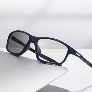 แว่นตาอ่านหนังสือแบบเปลี่ยนสีได้ข้ามพรมแดน กรอบพีซี ป้องกันแสงสีฟ้า น้ำหนักเบา แว่นตากีฬา - Product Image 1