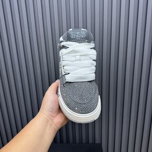 Chaussures décontractées montantes pour femme, style streetwear, avec strass noirs et blancs, semelle épaisse, design plateforme en toile ornée de strass, fermeture auto-agrippante - Product Image 4