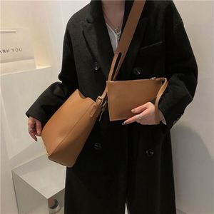 Bolsos cruzados de moda 2023, bolsos de lujo para mujer, bolsos de hombro de piel sintética suave, juego de 2 piezas con cartera. - Product Image 4