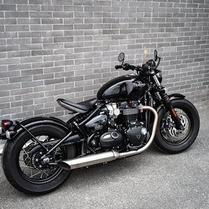 Motocyclette <span class=keywords><strong>Triumph</strong></span> Bobber rétro à essence d'occasion, 1200cc, style Bobber <span class=keywords><strong>vintage</strong></span>, état d'origine, prête à être expédiée - Product Image 2