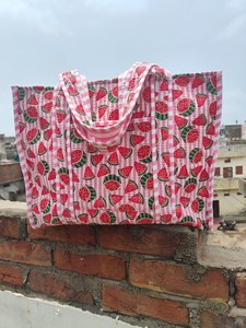 Sac fourre-tout matelassé en coton à imprimé fruits réversible, sac à bandoulière de voyage fait main, sac à main élégant pour tous les jours - Product Image 6