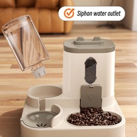 Distributeur automatique de nourriture et d'eau pour animaux de compagnie Gravity en gris avec options de capacité de 2,4 L et 3,8 L