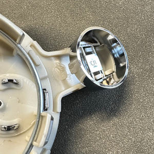 أغطية مركز العجلات عالية الجودة مقاس 135 ملم لسيارات أودي 8R0601165 4F0601165N، أغطية محور العجلات وأغطية الحواف - Product Image 3