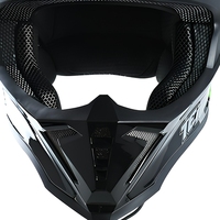 Casque de motocross rouge et noir intégral pour moto tout-terrain avec design graphique