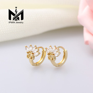 Pendientes Huggie de oro laminado de circonita <span class=keywords><strong>multicolor</strong></span> baratos al por mayor, joyería de latón de estilo clásico para mujer - Product Image 4