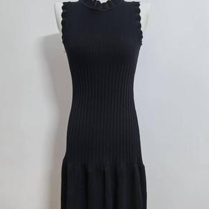Robe mini sans manches en maille à col festonné pour femme, coupe décontractée évasée, couleur unie, respirante et sexy – En stock - Product Image 3