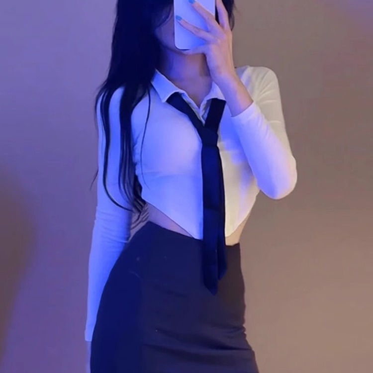 Bianco e nero [camicia+cravatta+gonna corta]