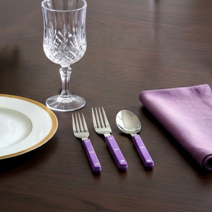 Ensemble de couverts élégants à manche violet, en acier inoxydable poli miroir, pour la décoration de table de mariage - Product Image 1