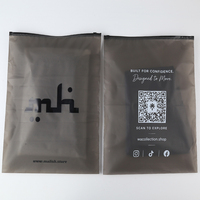 Sacs à fermeture éclair en plastique translucide de haute qualité personnalisés pour t-shirts, sacs à fermeture éclair avec impression de logo en gravure, emballage