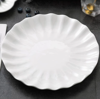 Assiette de table en mélamine blanche unie à bords ondulés, forme irrégulière, personnalisable en usine, vaisselle en mélamine