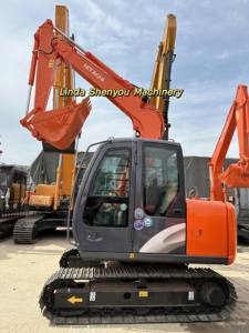 Vente flash : Excavatrice Hitachi ZX70 d'occasion, modèle 2022, fabrication japonaise, excellent état, prix bas, moteur 7 tonnes - Product Image 2