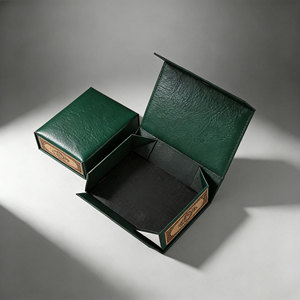 高级定制徽标 UV 环保豪华大号哑光硬纸盒纸板黑色可折叠空纸盒磁力闭合礼品盒 - Product Image 1