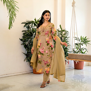 Ensemble Kurta traditionnel indien pour femmes en rayonne beige à imprimé floral, longueur genou, avec dupatta, dentelle et franges, coupe classique, décontracté, toutes saisons - Product Image 1