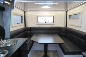 Nuevo Diseño de Remolque Deslizable de Chapa Galvanizada, Camper Personalizado OEM para 4 Personas - Product Image 5