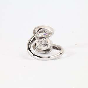 Anillo de compromiso Toi et Moi de lujo con diamantes cultivados en laboratorio, dos piedras de corte pera, ajustable, joyería de promesa. - Product Image 4