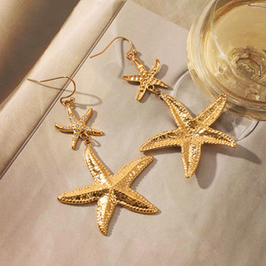 ต่างหูห้อยรูปปลาดาว KITI ดีไซน์จากมหาสมุทร ไม่ลอก ไม่ดำ ชุบทอง 18K ผลิตจากสแตนเลสสตีล เหมาะสำหรับใส่ไปทะเลในช่วงฤดูร้อน - Product Image 2