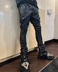 <span class=keywords><strong>Pantaloni</strong></span> da <span class=keywords><strong>Uomo</strong></span> in <span class=keywords><strong>Ecopelle</strong></span> Elasticizzati, Stile Streetwear, con Zip, Ricami e Lacci, Modello Skinny Fit - Product Image 3