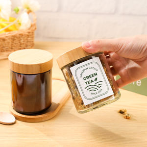 <span class=keywords><strong>Pot</strong></span> <span class=keywords><strong>de</strong></span> <span class=keywords><strong>miel</strong></span> en verre <span class=keywords><strong>de</strong></span> 250ml avec étiquette personnalisée <span class=keywords><strong>pot</strong></span> d'emballage <span class=keywords><strong>de</strong></span> gelée alimentaire nouveau design à face droite avec dessus en bois en plastique - Product Image 2