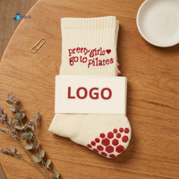 Chaussettes de Pilates pour femmes JZVINA, broderie avec lettres imprimées, antidérapantes, grip hexagonal en silicone, chaussettes de yoga douces pour l'entraînement, logo personnalisé