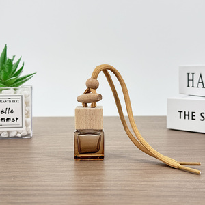 Nhà Máy 8Ml Màu Vuông Nước Hoa Xe Hơi Thương Hiệu Tự Động Làm Mát Không Khí Lọ Ít Rỗng Treo Xe Nước Hoa Khuếch Tán Chai Thủy Tinh - Product Image 2