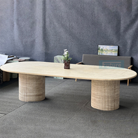 Table basse de luxe Wabi Sabi personnalisée ovale en travertin beige avec socle bas pour 8 places