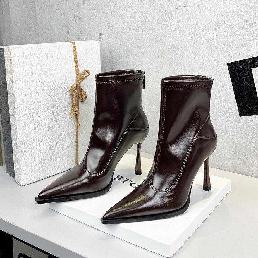 สีน้ำตาล