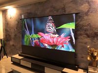 Projecteur de cinéma maison laser UHD 8K 16:9 motorisé sur pied, avec écran de 100'' à 98% de rejet de lumière ambiante