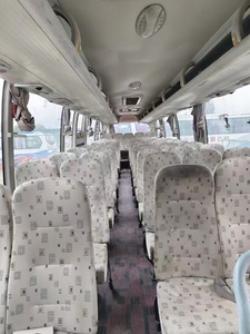 Autocar d'occasion Yutong 55 places avec configuration 2+3, moteur Yuchai, conduite à gauche, idéal pour les trajets quotidiens et les voyages de pèlerinage religieux. - Product Image 5