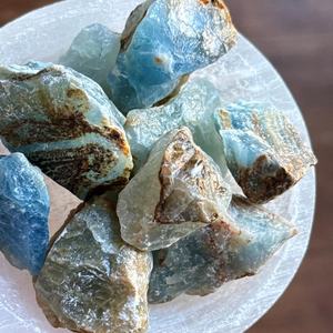 Piedra Natural de Ónix Azul al por Mayor, Cristal Curativo de Alta Calidad, Piedra en Bruto para Decoración del Hogar y Regalos - Product Image 2