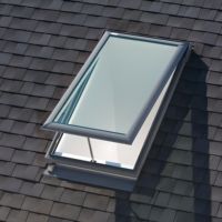 Puits de toit motorisé en aluminium à économie d'énergie pour escalier, entrée, balcon, toit