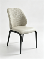 Chaise de salle à manger moderne en cuir de luxe léger avec pieds en métal et dossier haut, idéale pour les restaurants, les hôtels et les bars (vente en gros)