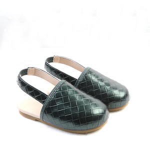 Sandales unisexes pour enfants chaussures de plage en cuir véritable tissé doux anti-dérapant pour l'hiver et l'été - Product Image 2