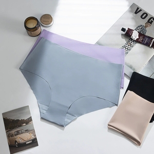Culottes string pour femmes, mi-hautes, en soie glacée, sans couture, sans traces de culotte et anti-camel toe, pour le sport, le yoga, sous-vêtements - Product Image 4