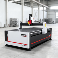 Machine de gravure CNC 1325 pour le bois et le MDF, routeur de découpe avec broche à refroidissement par eau 1300x2500