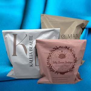 Sacs d'expédition biodégradables beige personnalisés avec logo imprimé pour vêtements – Emballage express pour vêtements - Product Image 6