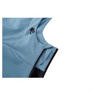 Veste matelassée à capuche bleu clair pour homme avec fermeture éclair et poches pour un usage décontracté en hiver - Product Image 6