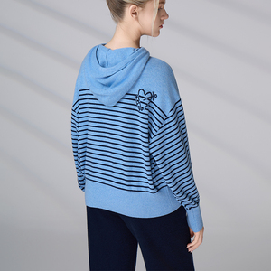 Sweat-shirt à capuche en tricot personnalisé avec manches lanternes et broderie en forme de cœur, en laine mérinos RWS douce et cachemire pour femmes - Product Image 6