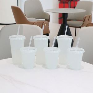 Vaso Creativo Grande de PP que Brilla en la Oscuridad, Taza Luminosa con Pajita, Disponible para Pedidos al por Mayor - Product Image 1
